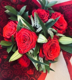 6 Red Roses with Lillies